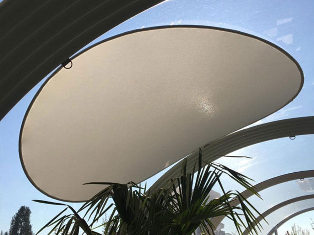 Magnetic flop shade white