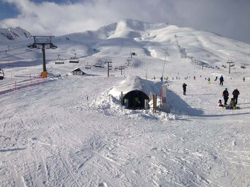 Ski-Tubbo-transparent-enclosure-covered-with-snow-3