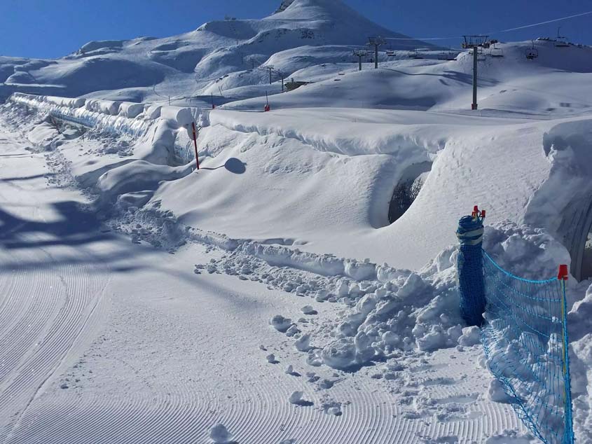 Ski-Tubbo-transparent-enclosure-covered-with-snow